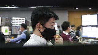 HOSŤ V ŠTÚDIU: Analytik M. Reguli o burzách a novom kmeni koronavírusu