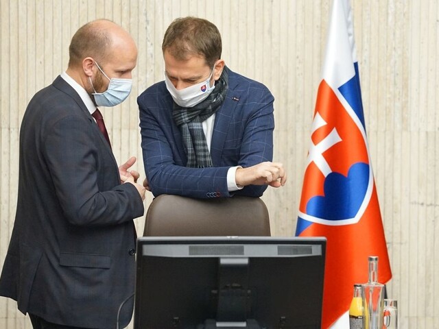 Covid manažér je utópia. Dôsledky musí riešiť líder, tvrdí Naď