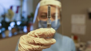 Naše vakcíny zaberú aj proti mutáciám, ubezpečujú výrobcovia