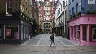 Názorové rozdiely sa zmierňujú. Británia naďalej rokuje s EÚ