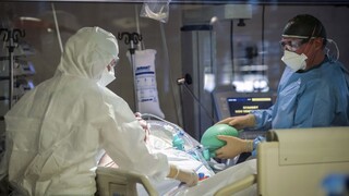 Zvládnu nemocnice zhoršenie? Pozrite si predikciu vývoja pandémie