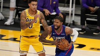 NBA: Úvod ročníka Lakers nevyšiel, prehrali s mestským rivalom