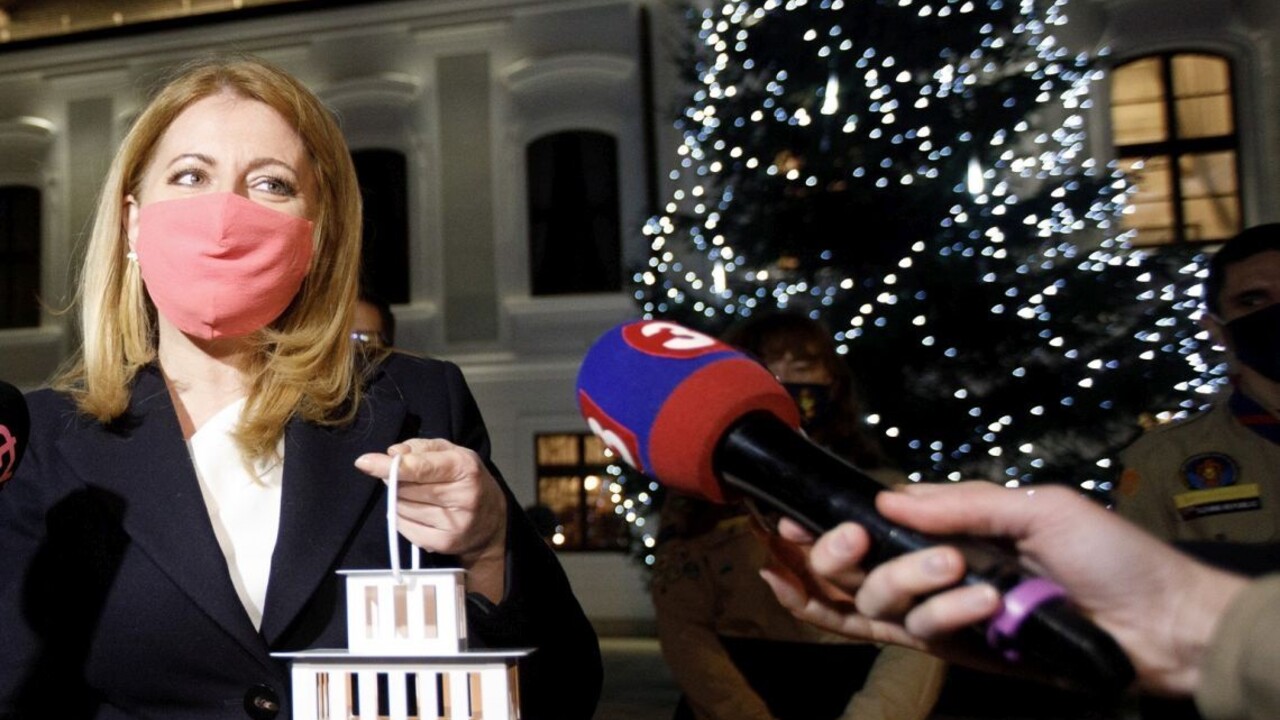 Čaputová poďakovala tým, ktorí slúžia cez sviatky. Poslala im dar