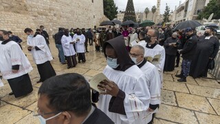 Sú to smutné Vianoce. Obdobie sviatkov zatienila pandémia