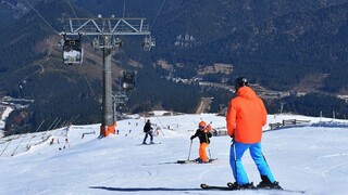 Na zjazdovkách vznikajú problémy, strediská menia pravidlá