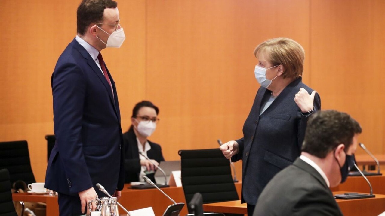 Minister predbehol Merkelovú, stal sa najpopulárnejším politikom