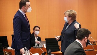 Minister predbehol Merkelovú, stal sa najpopulárnejším politikom