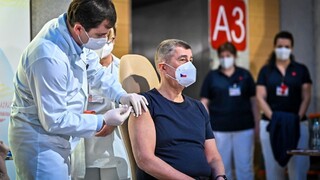 Dávka vakcíny končí v koši, tvrdí Babiš. EÚ to má zmeniť
