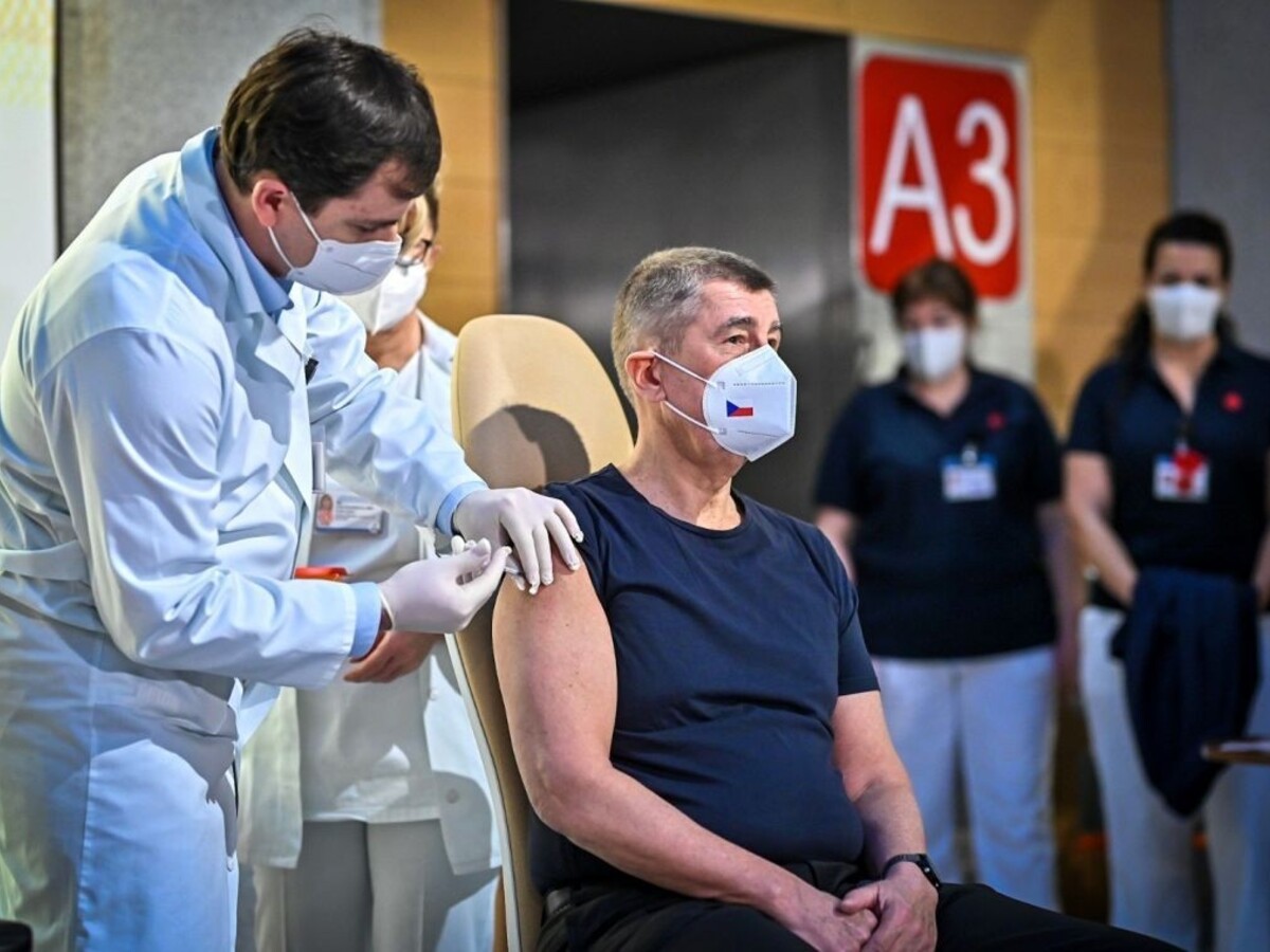 Dávka vakcíny končí v koši, tvrdí Babiš. EÚ to má zmeniť