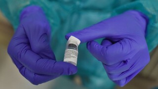 Zaočkovali známe tváre, vakcínu dostali i stovky zdravotníkov