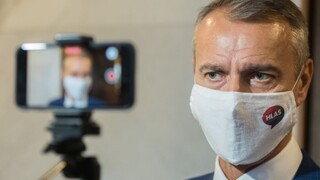 Neschopný, alebo obetoval ľudí. Raši kritizuje Krajčího pre doplatky