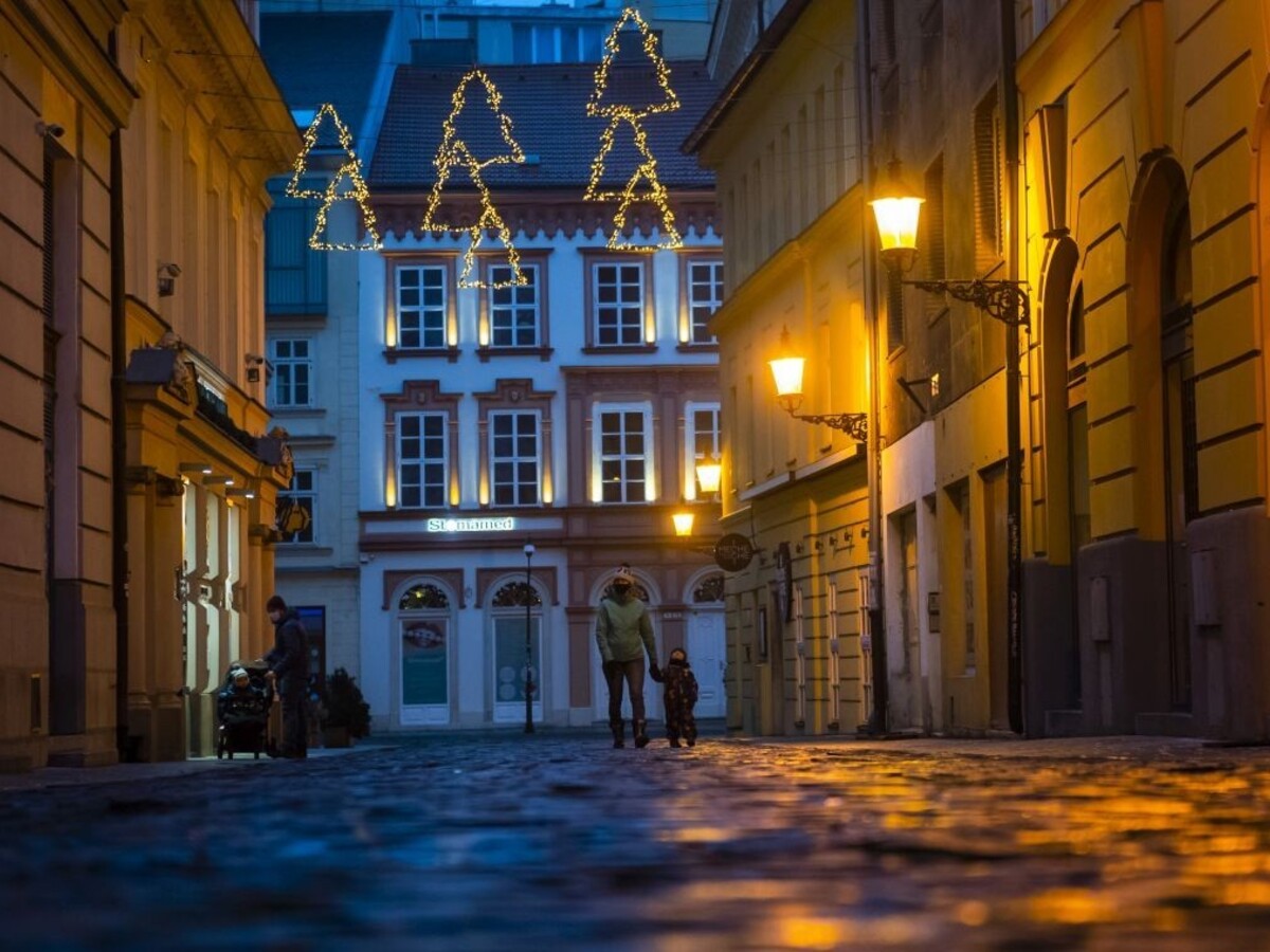 Vláda predĺžila núdzový stav, opatrenia potrvajú do 10. januára