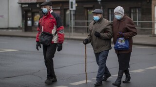 Každý druhý testovaný je nakazený. V noci platí v ČR zákaz vychádzania