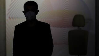 Demonštranti priniesli pred Babišov dom rakvu a záchodovú misu