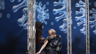 Očkovanie proti Covid-19 pokračuje. Na rade sú zamestnanci DSS