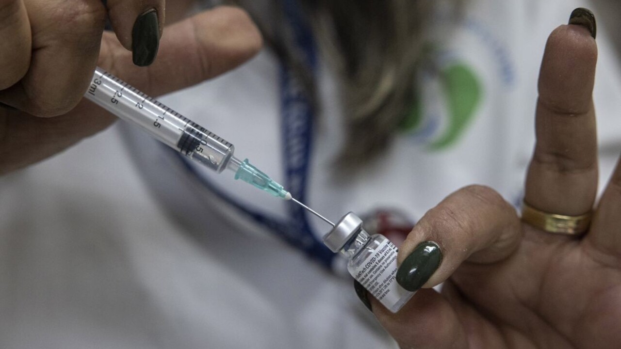 EÚ zabezpečila primálo vakcín od Pfizeru. Rokuje o kúpe ďalších