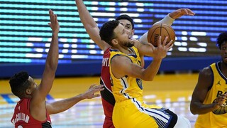 NBA: Curry je späť vo forme, sám nastrieľal 62 bodov