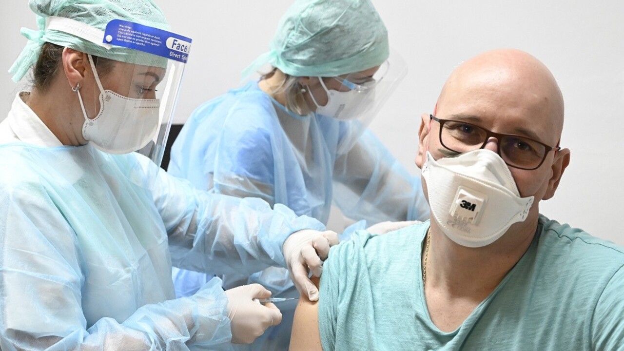 Z nemocníc sa stanú vakcinačné centrá s objednávkovým systémom