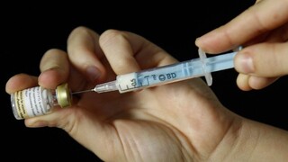 V Európe sa rozbehlo očkovanie. Varšavská nemocnica čelí kritike