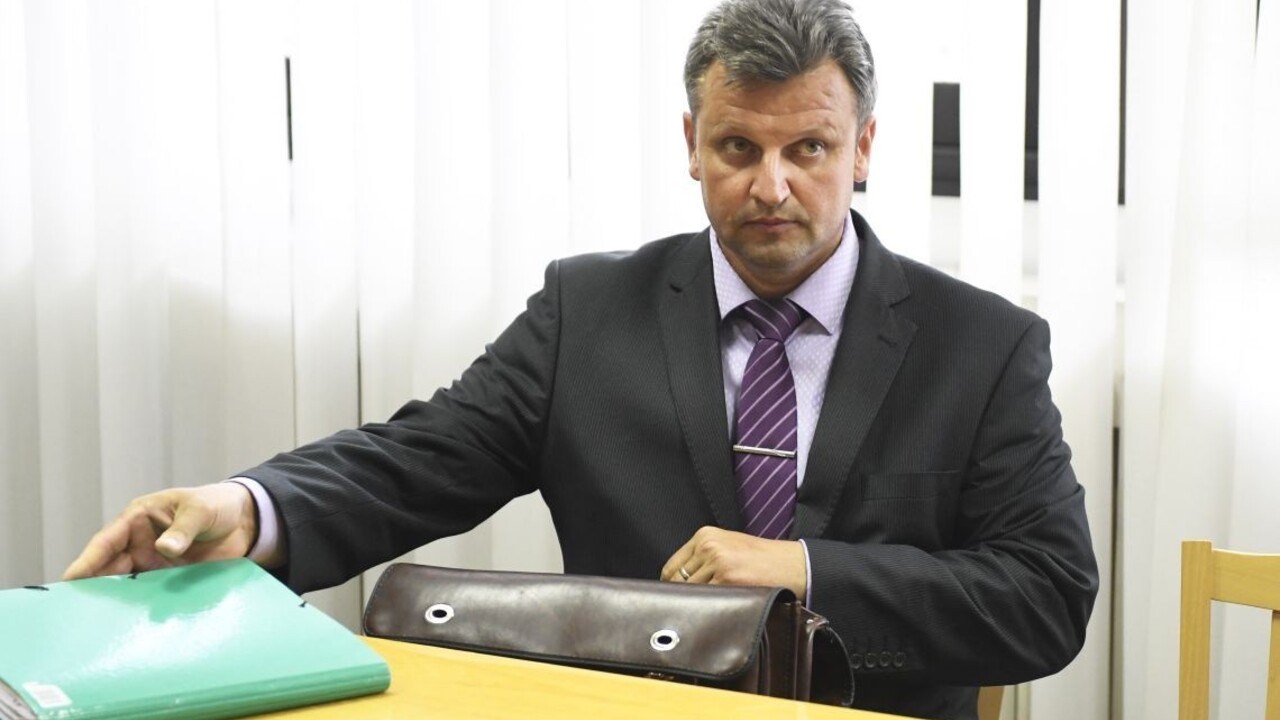 Do boja o post špeciálneho prokurátora sa pridáva známe meno