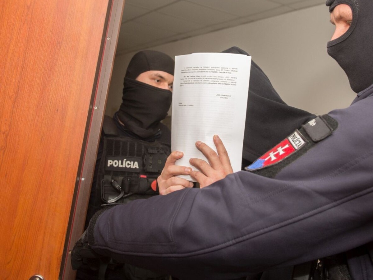 Rozhodli aj o obvinených z akcie Judáš. Zostávajú vo väzbe