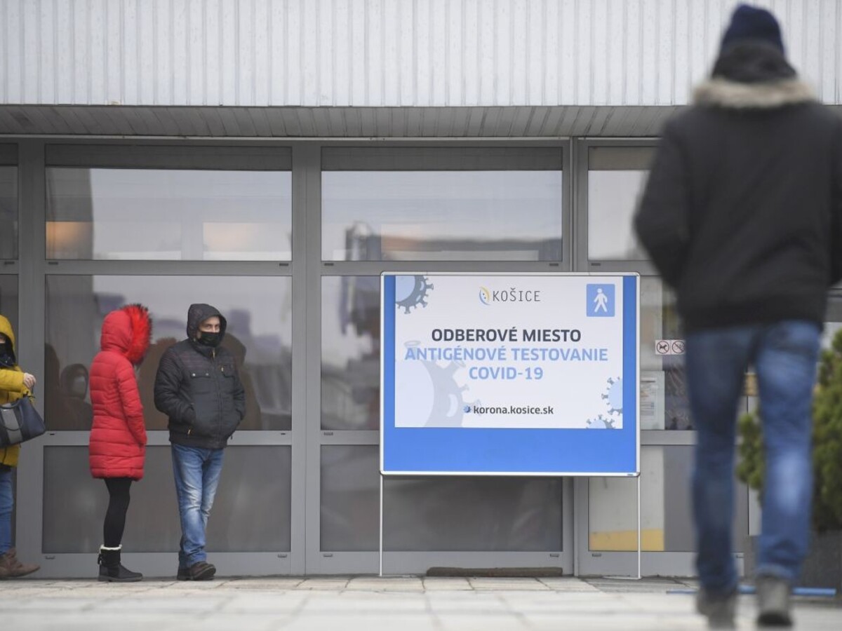 koronavírus odberové centrum Košice 1140px (TASR/František Iván)