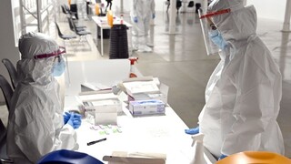 Testy odhalili vyše štyritisíc nakazených, stúpol aj počet obetí