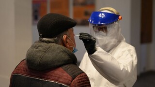 Testovanie v Nitre pokračovalo tretím dňom, situácia v nemocnici sa nezlepšuje