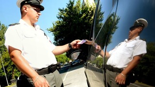 Neplatičom výživného môžu exekútori siahnuť na vodičské preukazy