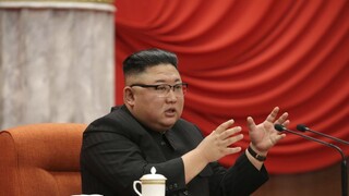 Diktátor Kim prevzal otcov titul, povýšili ho na tajomníka strany