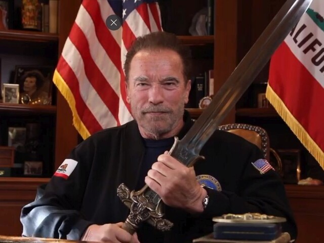 Boli ako nacisti. Schwarzenegger prehovoril o útoku na Kapitol