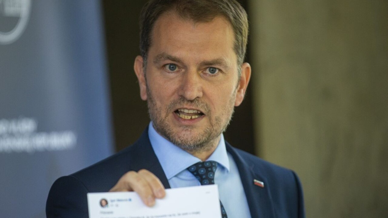 Vzdajte sa titulu, vyzvali premiéra. Študenti pripravili i tlačivo