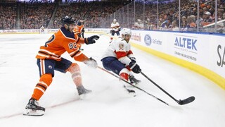 Stabilné miesto v prvých tímoch NHL majú iba šiesti hráči