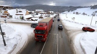 Sneh zasypal väčšinu Slovenska. Polícia radí, ako teraz jazdiť