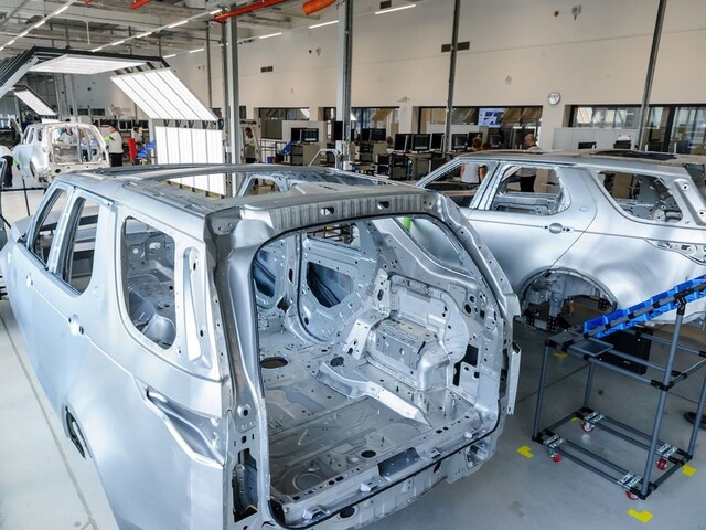 Priemysel koncom vlaňajška ožil, najlepšie sú na tom automobilky