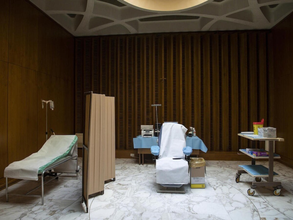 Pápeža Františka aj jeho predchodcu zaočkovali proti koronavírusu