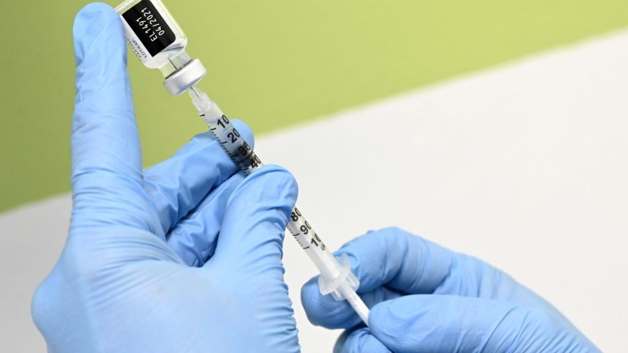 Protekčné očkovanie v ČR: Odstúpil šéf zdravotného ústavu