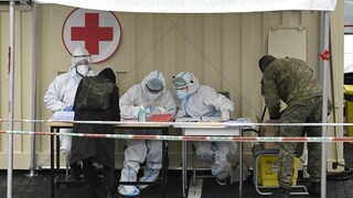 Obete pribúdajú, testy odhalili viac ako dvetisíc nakazených