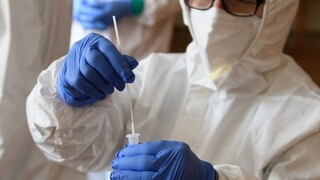 Vláda rokuje, na verdikt o celoplošnom testovaní sa čaká