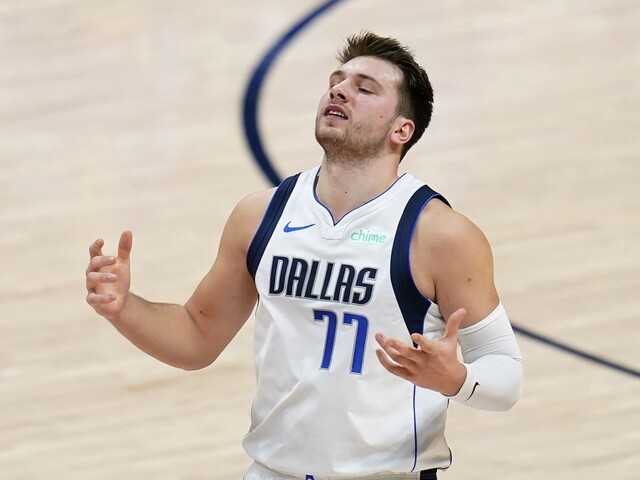 V súboji dvoch európskych hviezd NBA sa viac darilo Grékovi