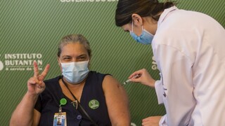 Očkuje už aj Brazília, rozhodla sa pre čínsku a britskú vakcínu
