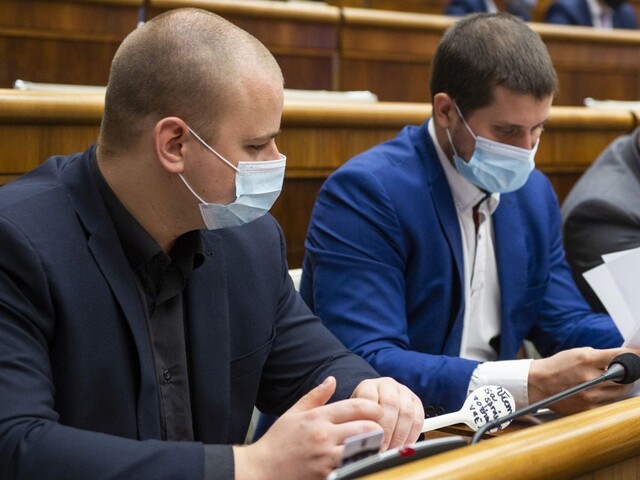 Veľký rozkol v ĽSNS. Uhrík a Mazurek už nechcú byť v predsedníctve