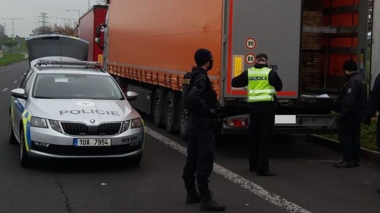Česká polícia zintenzívnila na niektorých priechodoch kontroly