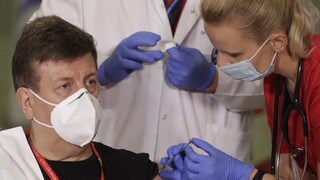 Poľsko nemá dosť zdravotníkov, pomôžu lekári z východnej Európy
