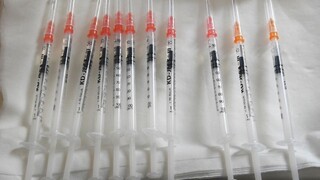 Hoaxy brzdia vakcináciu, objednaní sa na termín nedostavia