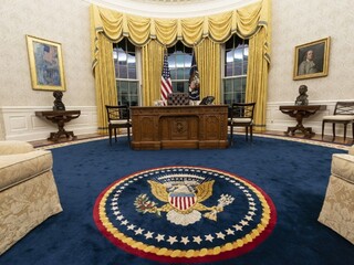 Vymenili busty, Churchill je preč. Biden si zariaďoval pracovňu