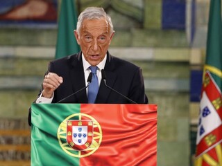 Portugalský prezident zostáva vo funkcii, mandát obhájil v prvom kole