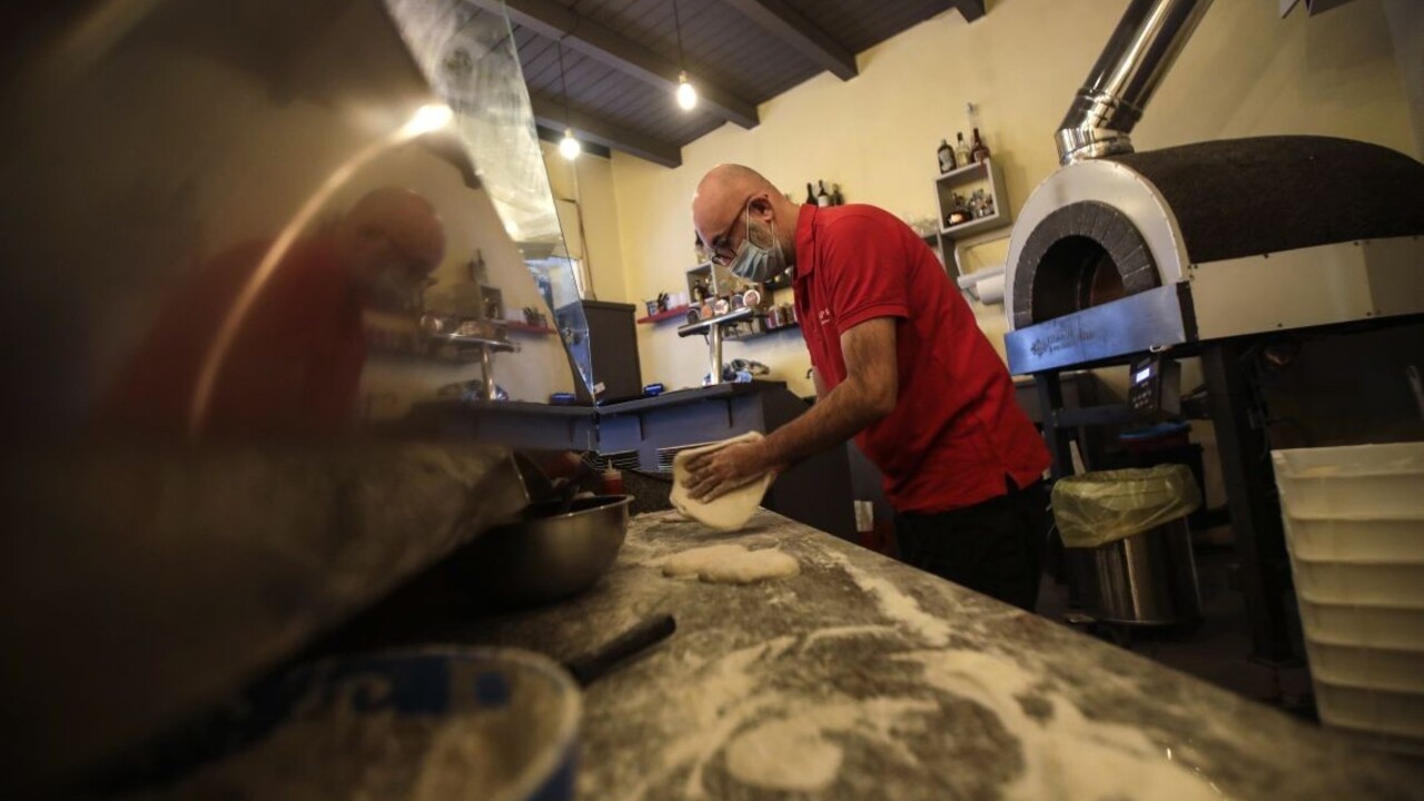 Otvárajú školy, reštaurácie i posilňovne. Ukrajina je na tom lepšie