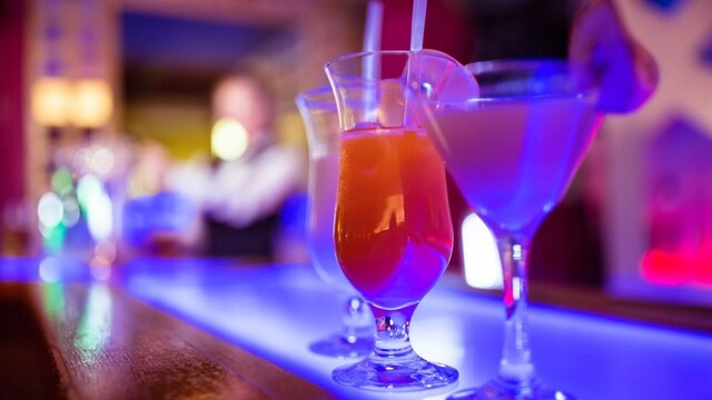 Na zakázanej párty boli desiatky ľudí, i politici. Budú niesť následky