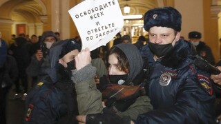Putin prirovnal protesty k útoku na Kapitol, EÚ sa na sankciách nedohodla
